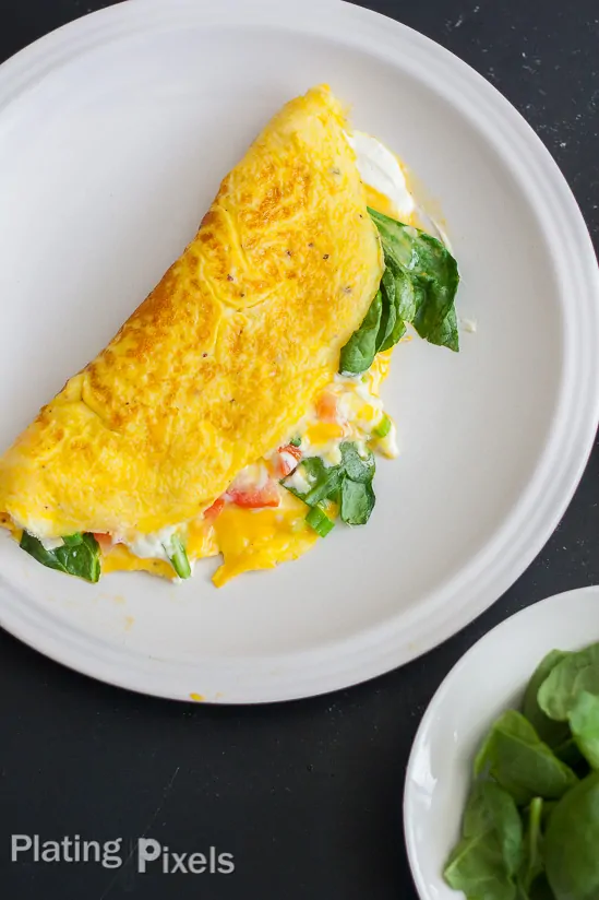 https://www.platingpixels.com/wp-content/uploads/2014/08/Perfect-Spinach-and-Goat-Cheese-Omelet-recipe-2.webp